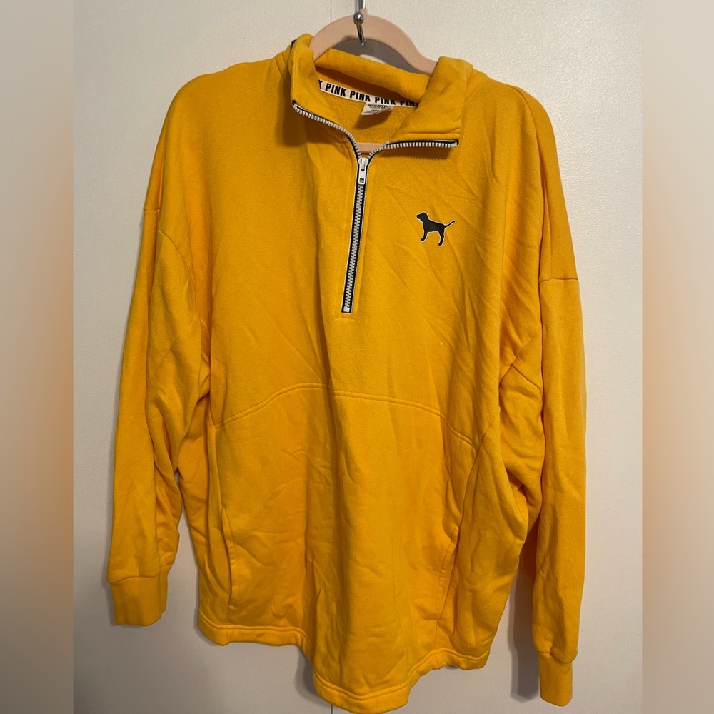 Victoria’s Secret Pink lightweight sweatshirt. Gold & Black